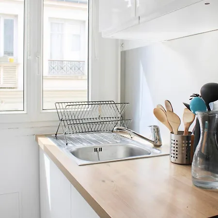 Bright With Montmartre View - 38m