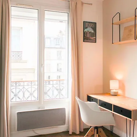 Bright With Montmartre View - 38m * Paryż