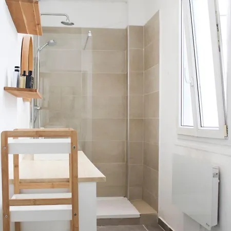 Bright With Montmartre View - 38m *