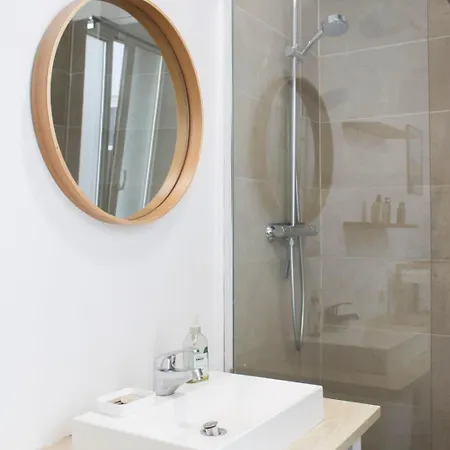 Bright With Montmartre View - 38m
