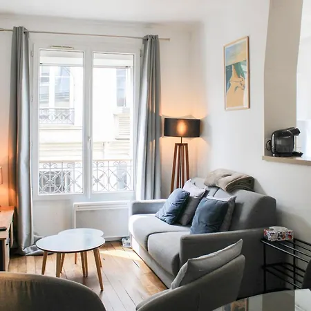 Bright With Montmartre View - 38m Paryż